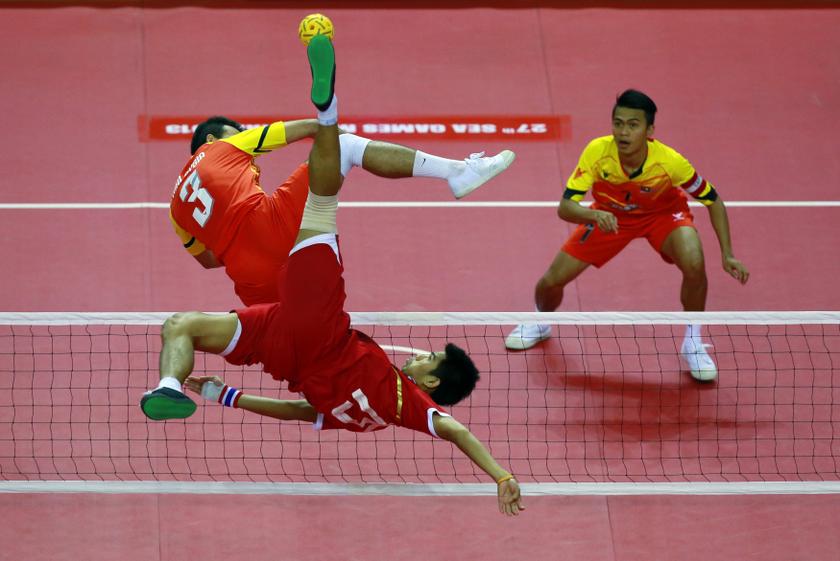Pornchai Kaokew of Thailand fights for the ball with Mohd Hanafiah Dolah (3) of Malaysia during their Men's Regu Final sepak takraw match at the 27th SEA Games in Naypyitaw December 16, 2013. u00e2u20acu201d Reuters pic