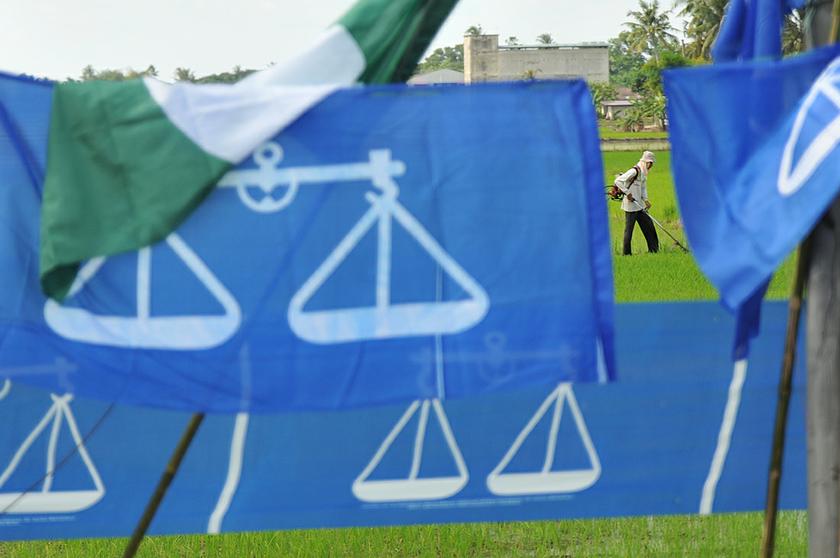 Flags of both BN and Pas seen here next to a paddy field in Sungai Limau during the run-up for the Sungai Limau by-election. u00e2u20acu201d  Picture by K.E. Ooi