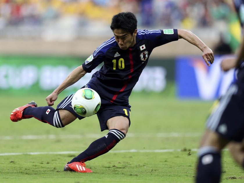 Japan's Shinji Kagawa shapes up to kick the ball during their Confederations Cup Group A  match against Mexico at the Estadio Mineirao in Belo Horizonte June 22, 2013. u00e2u20acu201c Reuters pic