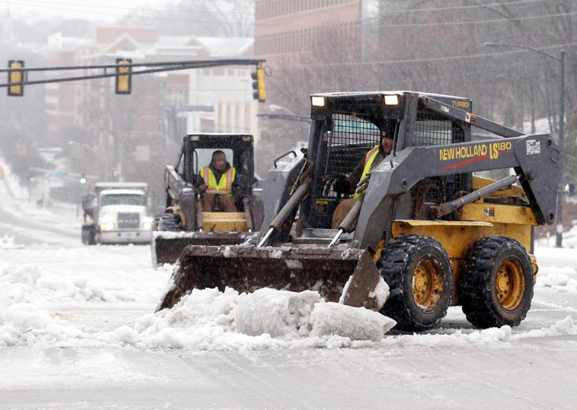 Atlanta crews remove snow and ice from a road during an ice storm in Atlanta, Georgia, February 12, 2014. u00e2u20acu201d Reuters pic