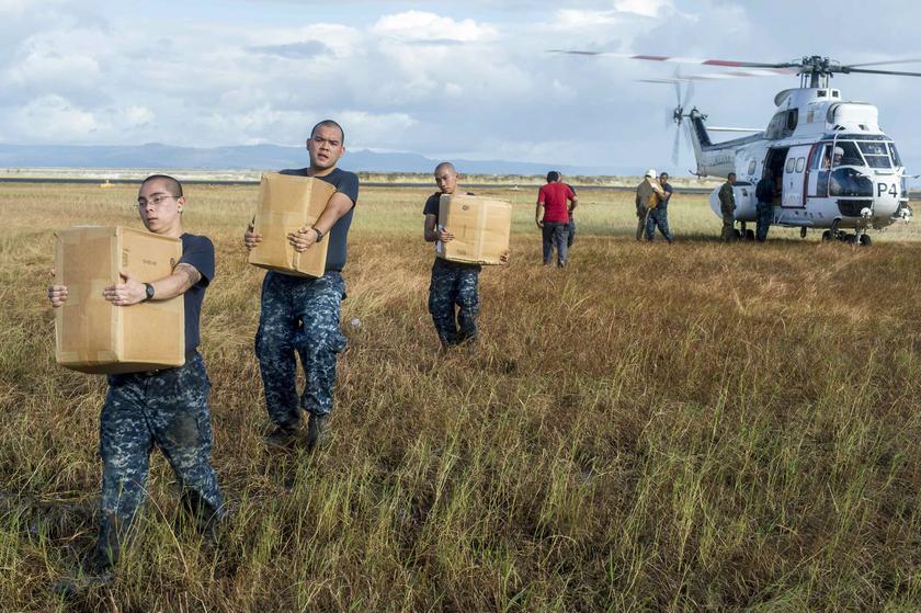 Sailors assigned to the aircraft carrier USS George Washington (CVN 73) load relief supplies in Tacloban November 17, 2013, in this handout provided by the U.S. Navy on November 19, 2013. u00e2u20acu201d Reuters pic