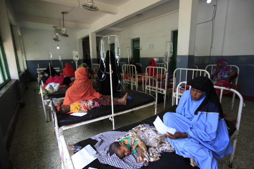 Internally displaced children, who are suffering from cholera, sleep in the paediatric ward of Banadir Hospital in Mogadishu September 28, 2013. u00e2u20acu201d Reuters pic