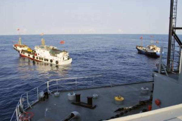 Two Chinese trawlers stop directly in front of the military Sealift Command ocean surveillance ship USNS Impeccable (T-AGOS-23) in the South China Sea, in this picture taken on March 8, 2009. u00e2u20acu201d Reuters pic