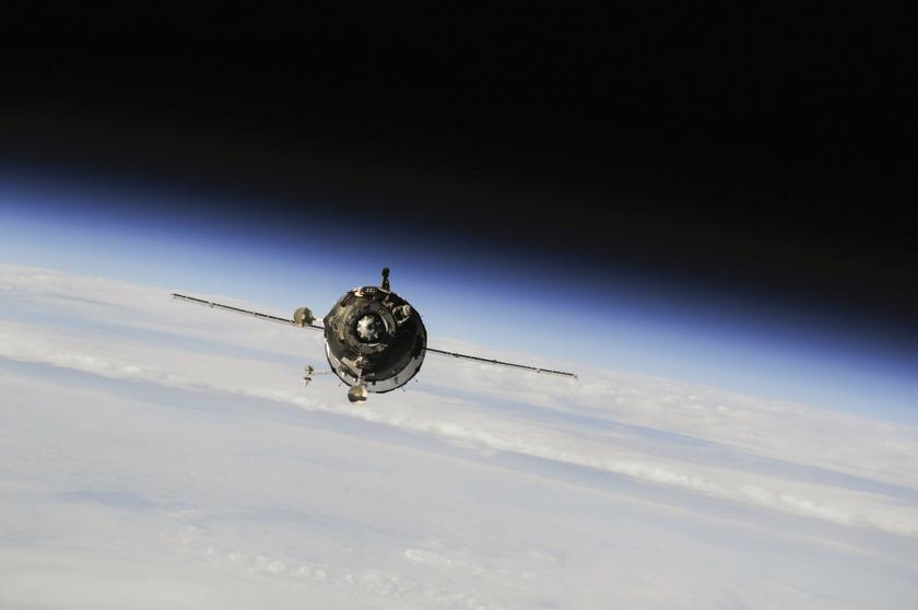 The Soyuz TMA-10M spacecraft approaches the International Space Station, carrying Soyuz Commander Oleg Kotov, NASA Flight Engineer Michael Hopkins and Russian Flight Engineer Sergey Ryazanskiy on September 26, 2013. u00e2u20acu201d Reuters pic