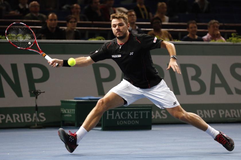 Stanislas Wawrinka of Switzerland prepares to return a shot to Nicolas Almagro of Spain at the Paris Masters men's singles tennis tournament at the Palais Omnisports of Bercy in Paris October 31, 2013. u00e2u20acu201d Reuters pic