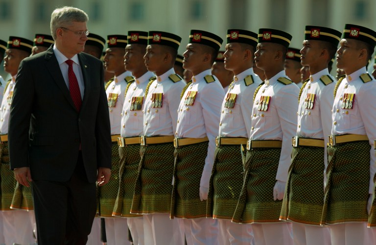 Canadau00e2u20acu2122s Prime Minister Stephen Harper inspects the Royal Malay Regiment Guard of Honour during his welcoming ceremony at the prime ministeru00e2u20acu2122s office in Putrajaya on October 6, 2013. u00e2u20acu201d AFP pic