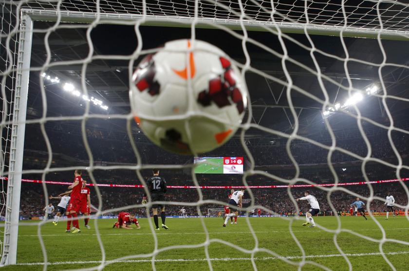England captain Steven Gerrard (centre) scores during their 2014 World Cup qualifying match against Poland at Wembley Stadium in London October 15, 2013.u00c2u00a0u00e2u20acu201d Reuters pic