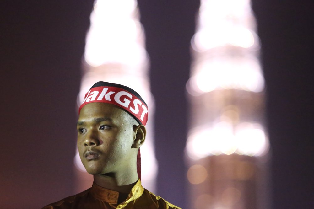 A Pakatan Rakyat (PR) supporter at the 'Faham GST, Tolak GST' rally at the Sulaiman Club, Kampung Baru.