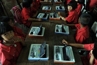 This picture taken on May 27, 2013 shows students using tablets during a lesson at a classroom in the Ban San Kong school of Mae Chan, in Chiang Rai province, Thailand. u00e2u20acu201d AFP pic