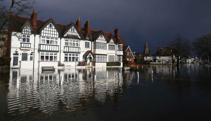 The river Thames floods the village of Datchet, southern England February 10, 2014. u00e2u20acu2022 Reuters picn