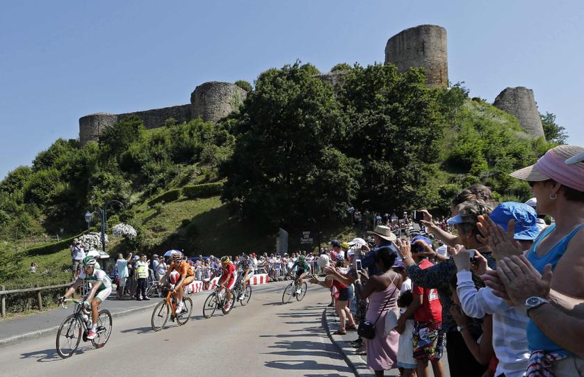 The pack of riders cycles on its way during the 197km tenth stage of the centenary Tour de France cycling race from Saint-Gildas-des-Bois to Saint-Malo July 9, 2013. u00e2u20acu201d Reuters pic