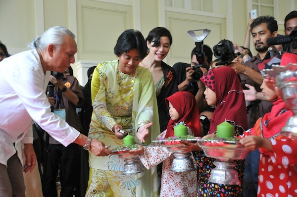 Her Royal Highness Tunku Panglima Besar Kedah Datuk Seri DiRaja Tan Sri Tunku Puteri Intan Safinaz Binti Tuanku Abdul Halim Muu00e2u20acu2122 adzam Shah lighting candles to officiate the Instyle Langkawi Trade Fair on September 20, 2013. u00e2u20acu201d Picture by K.E. Ooi