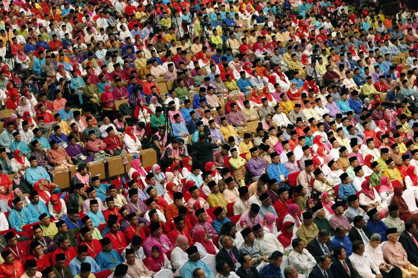 Members of Malaysia's United Malays National Organisation party gather for its annual assembly at Putra World Trade Centre in Kuala Lumpur December 5, 2013.u00c2u00a0u00e2u20acu201du00c2u00a0Reuters pic