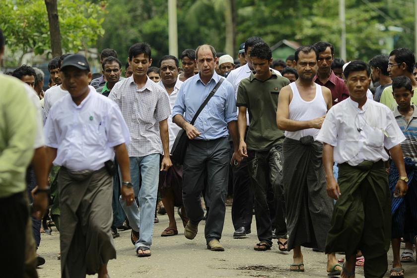 Tomas Ojea Quintana (centre), United Nations Special Rapporteur on the human rights situation, walks with Rohingya Muslims as he visits Aung Mingalar quarter in Sittwe August 13, 2013. u00e2u20acu201d Reuters pic