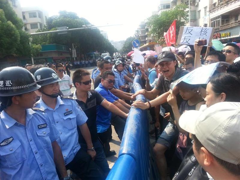 Police stand across demonstrators during a protest against plans for a uranium processing plant in Jiangmen, Guangdong province, July 12, 2013. u00e2u20acu201c Reuters pic