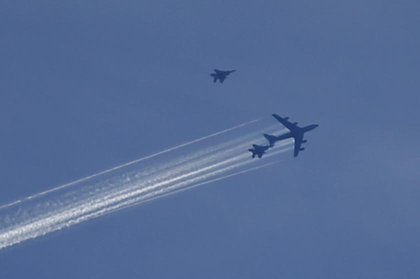US fighter jets fly near a military tanker aircraft during an aerial refueling run above Los Angeles, November 26, 2013. u00e2u20acu201d Reuters pic