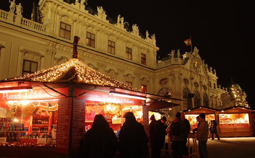 Belvedere palace is pictured behind an advent market in Vienna November 25, 2013. 