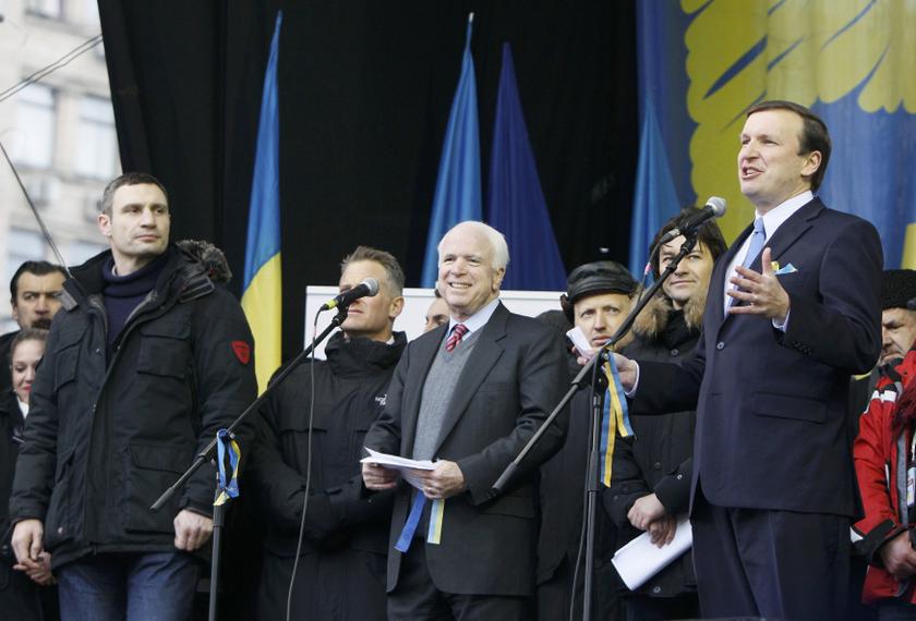 US Senator Chris Murphy (right) makes a speech to pro-European integration protesters as Senator John McCain (centre) and Ukrainian opposition leader Vitaly Klitschko (left) look on during a mass rally at Independence Square in Kiev December 15, 2013. u00e2u20acu201d