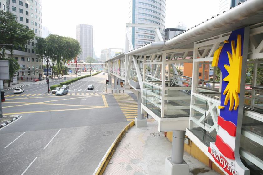 The public elevated walkway connecting the Sultan Ismail light rail transit (LRT) station to the Medan Tuanku monorail station. u00e2u20acu201d Pictures by Choo Choo May