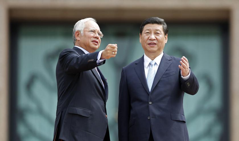 Visiting China's President Xi Jinping and Malaysia's Prime Minister Datuk Seri Najib Razak talk as they pose for a photo call outside Najib's office in Putrajaya, near Kuala Lumpur October 4, 2013. u00e2u20acu201du00c2u00a0Reuters pic