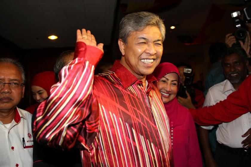 Datuk Seri Dr Ahmad Zahid Hamidi walking into the PWTC in Kuala Lumpur October 20, 2013. u00e2u20acu201d Picture by Choo Choy May