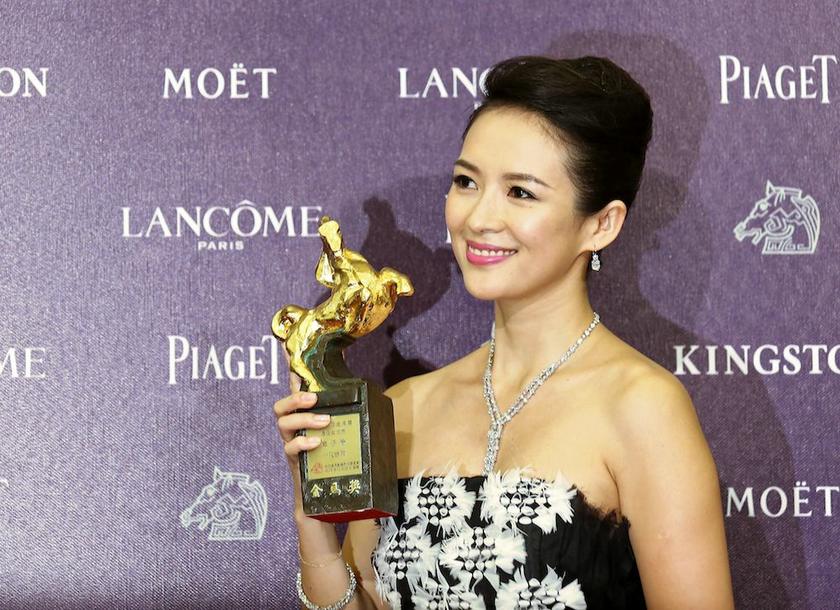 Chinese actress Zhang Ziyi celebrates winning the Best Leading Actress for u00e2u20acu02dcThe Grandmasteru00e2u20acu2122 at the 50th Golden Horse Film Awards in Taipei November 23, 2013. u00e2u20acu201d Reuters pic